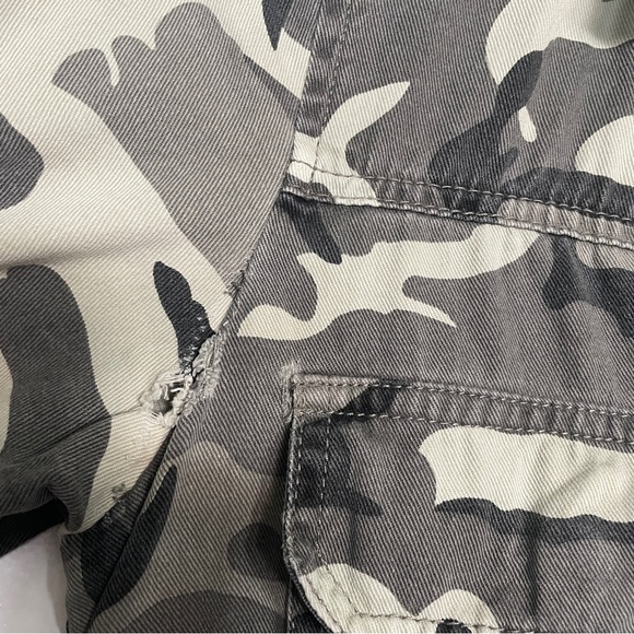 F21 Camo jacket size Small - Picture 4 of 4